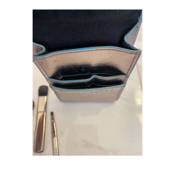 Bobbi Brown Mini Brush Set with Leather bag. - Picture 2 of 9
